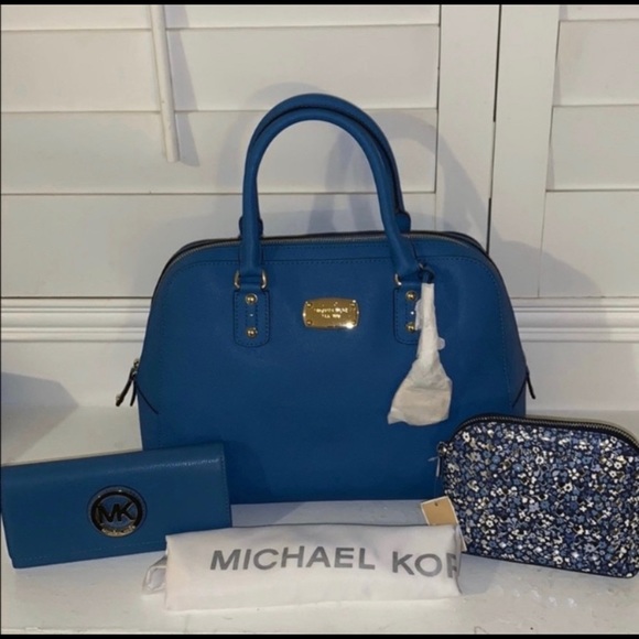 Michael Kors Handbags - MICHAEL KORS BUNDLE💥taking offers 💥